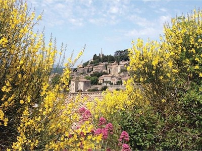 Vue of the hotel cesar into Bonnieux from the road of Bonnieux inside the Luberon in France