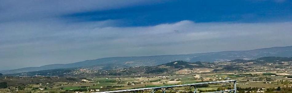 Vue du Luberon de la térrasse de l'hôtel-retaurant Le César à Bonnieux